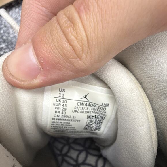 Athletic_Shoes